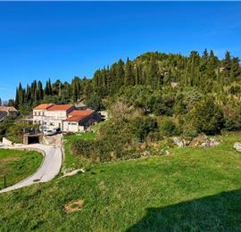 4 Bedroom Villa with Jacuzzi and Seaview in Orašac, Dubrovnik, Sleeps 9